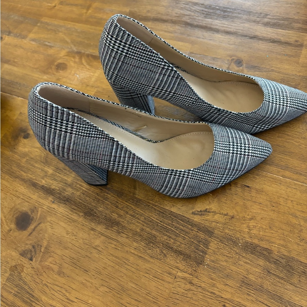 Forever 21 shades of grey plaid pumps